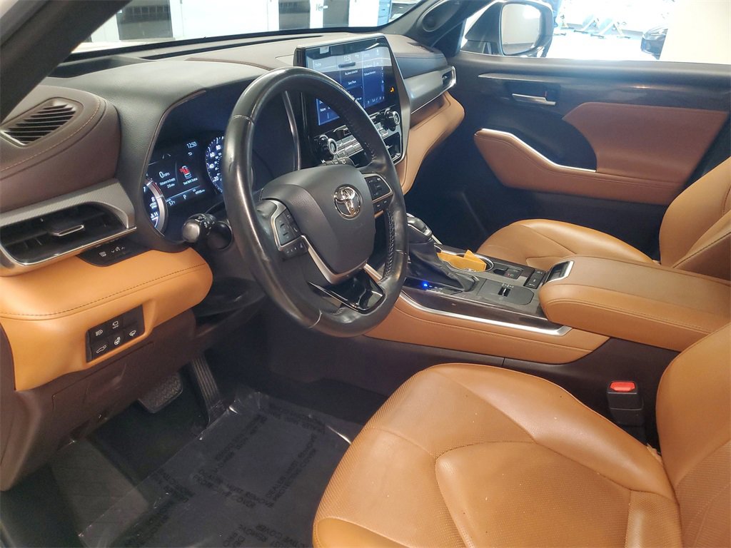 Certified 2021 Toyota Highlander Platinum image 16