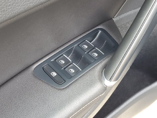 Used 2019 Volkswagen Golf R 4-Door AWD/4WD image 21