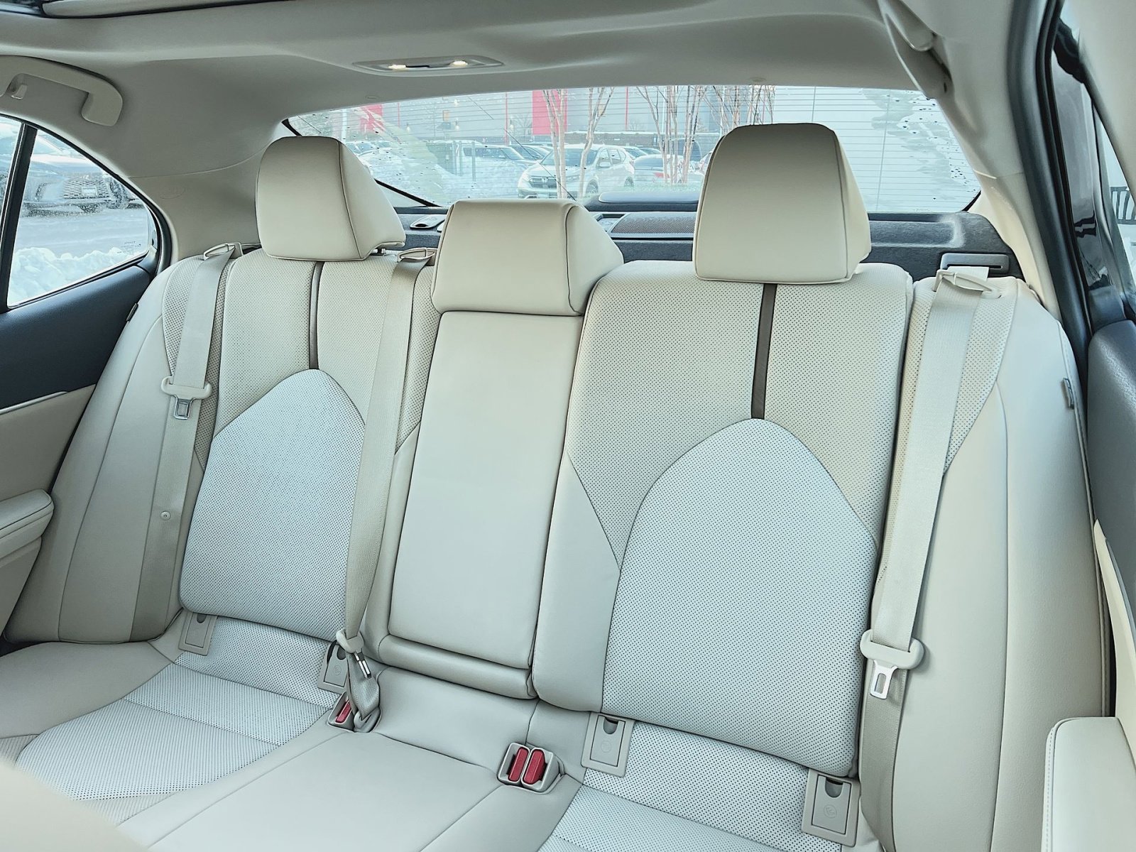 Used 2020 Toyota Camry XLE image 25