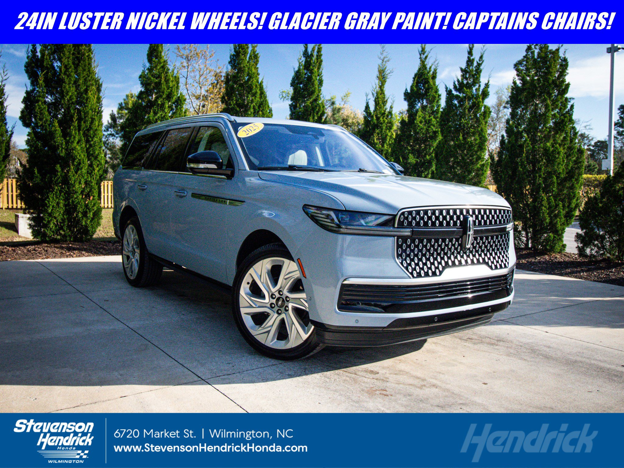 Used 2025 Lincoln Navigator Reserve image 1