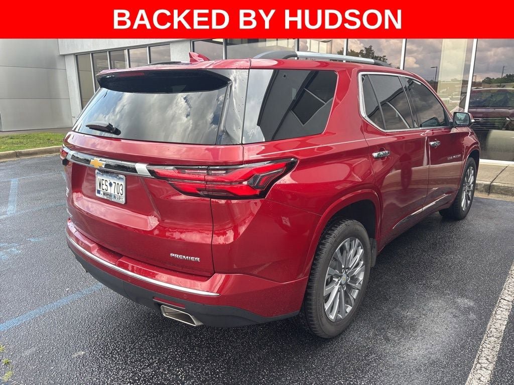 Used 2023 Chevrolet Traverse Premier FWD image 3