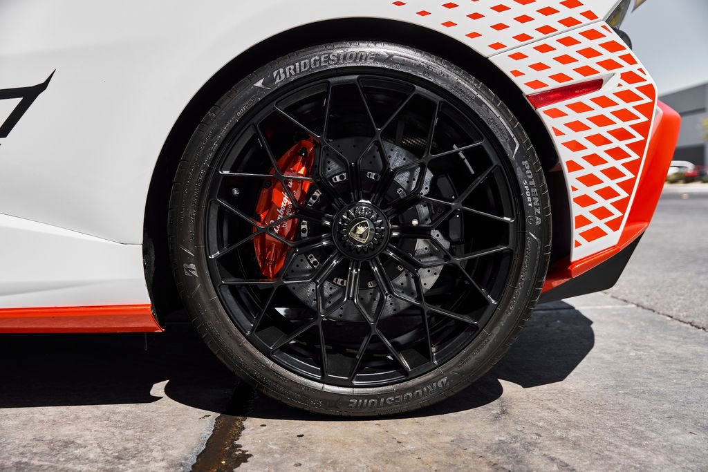 Used 2024 Lamborghini Huracan STO RWD image 31