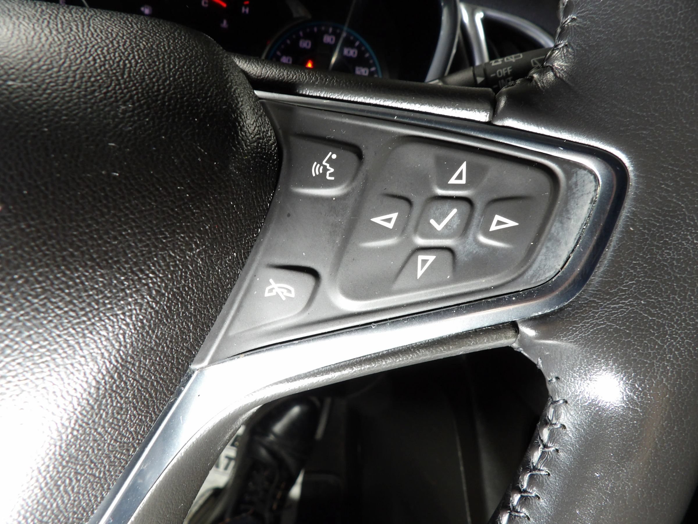 Used 2020 Chevrolet Equinox LT FWD image 16