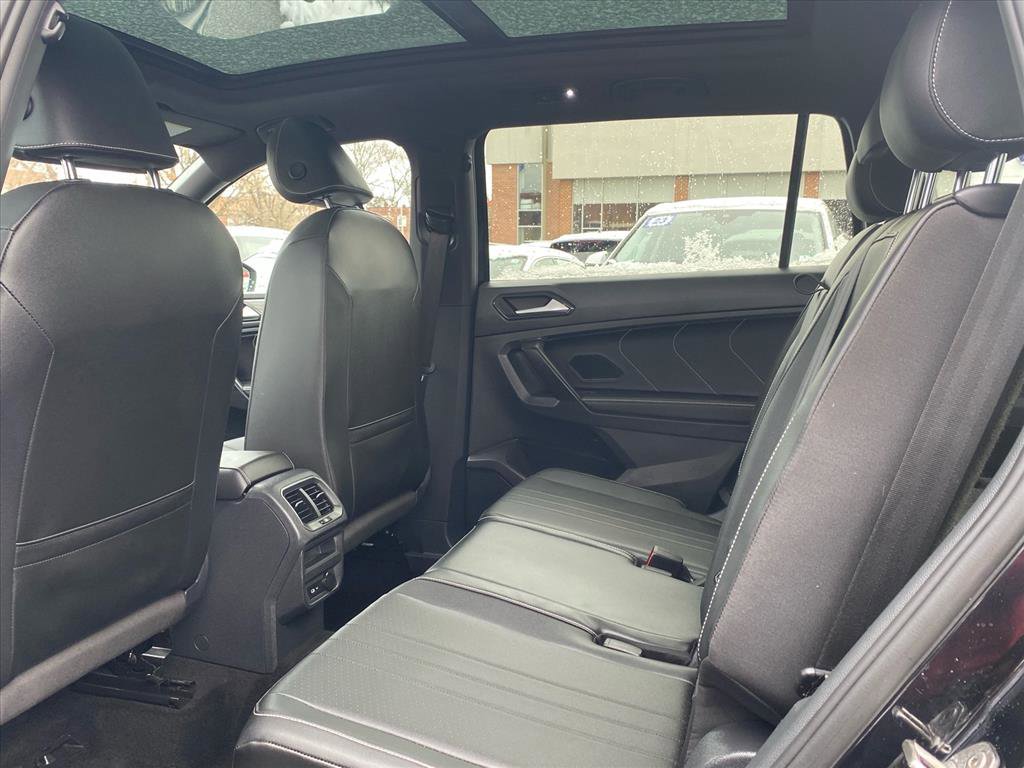 Certified 2022 Volkswagen Tiguan SE R-Line image 20