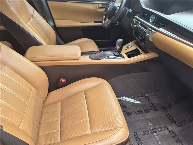Used 2016 Lexus ES 350 w/ Luxury Package w/Wood Trim FWD image 20