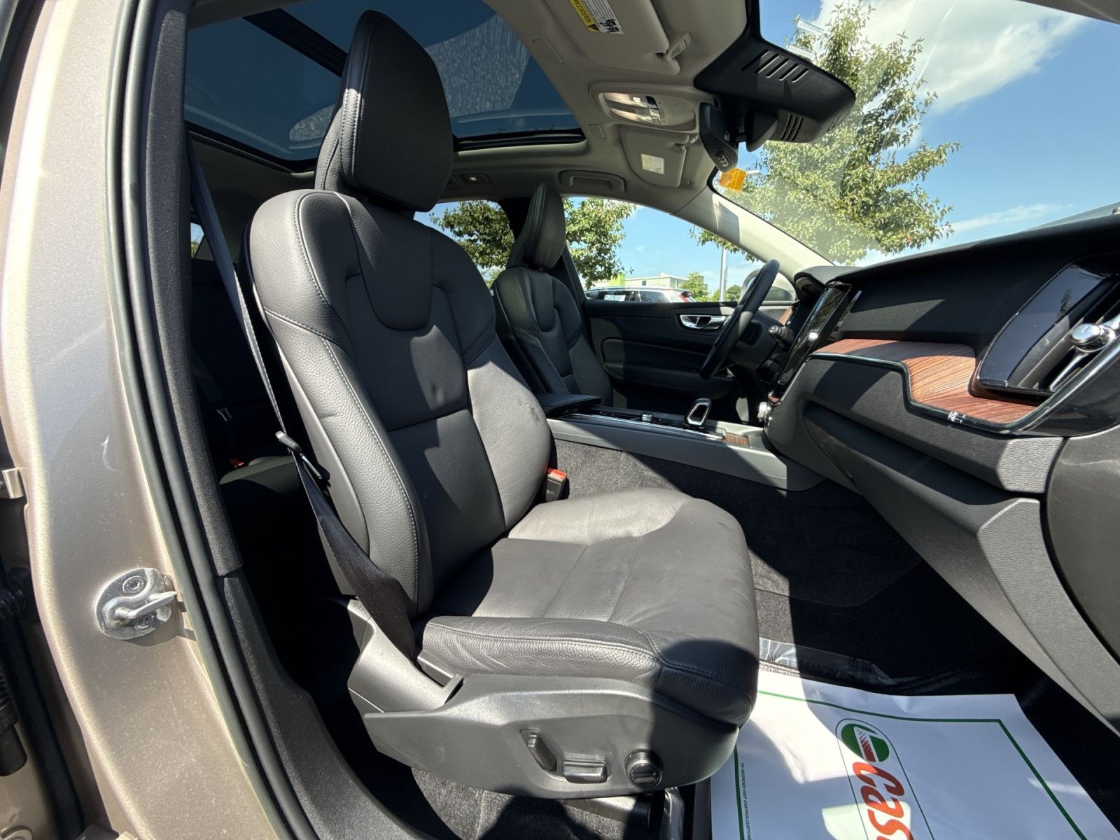 Certified 2023 Volvo XC60 B5 Plus w/ Climate Package AWD/4WD image 27