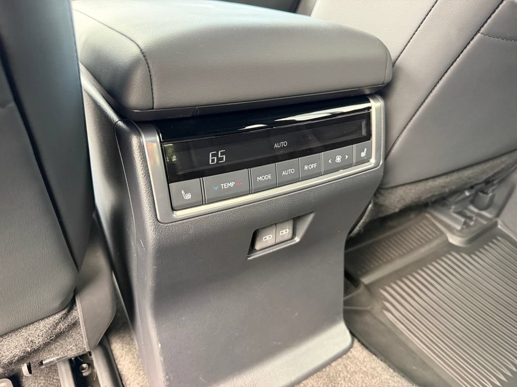 Used 2024 Lexus GX 550 w/ Accessory Package (Z1) AWD/4WD image 13