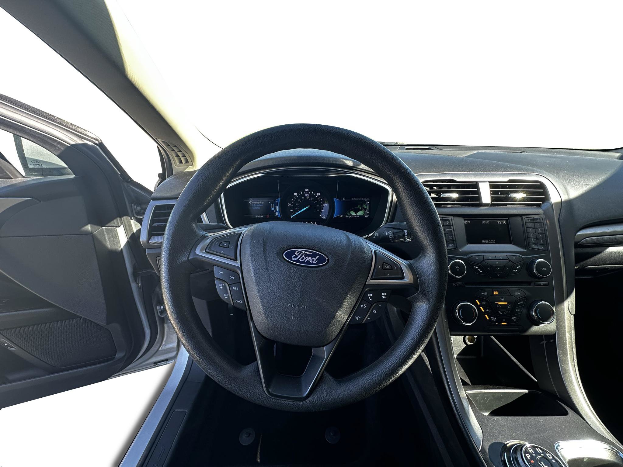 Used 2018 Ford Fusion SE FWD image 12