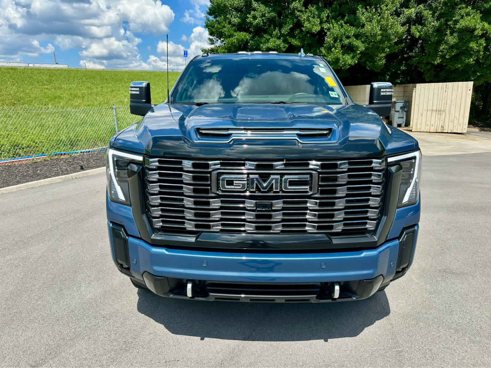 Used 2025 GMC Sierra 2500 Denali Ultimate AWD/4WD video 2