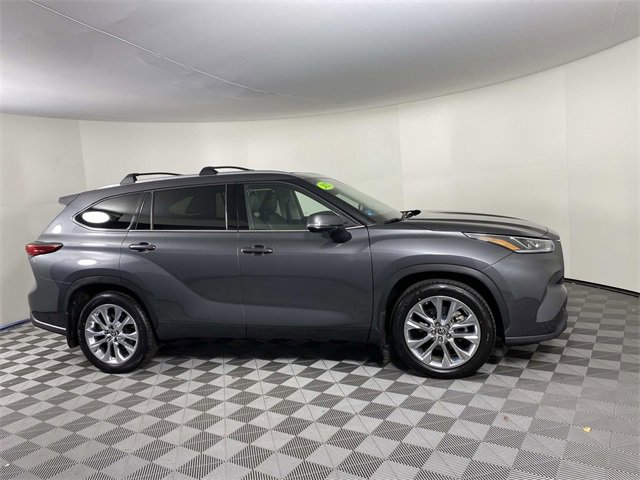 Used 2023 Toyota Highlander Limited image 10