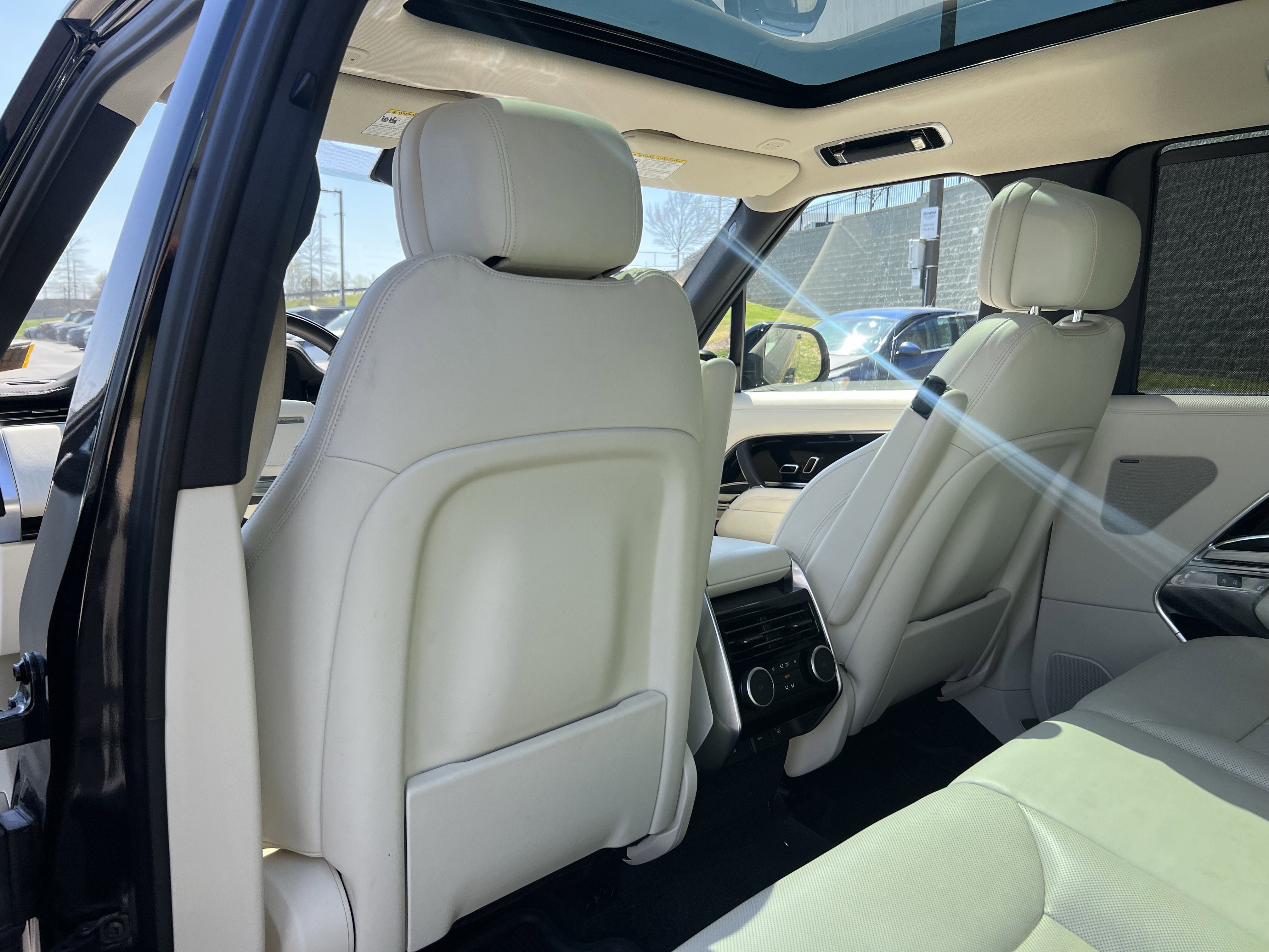 Certified 2023 Land Rover Range Rover Long Wheelbase SE image 32