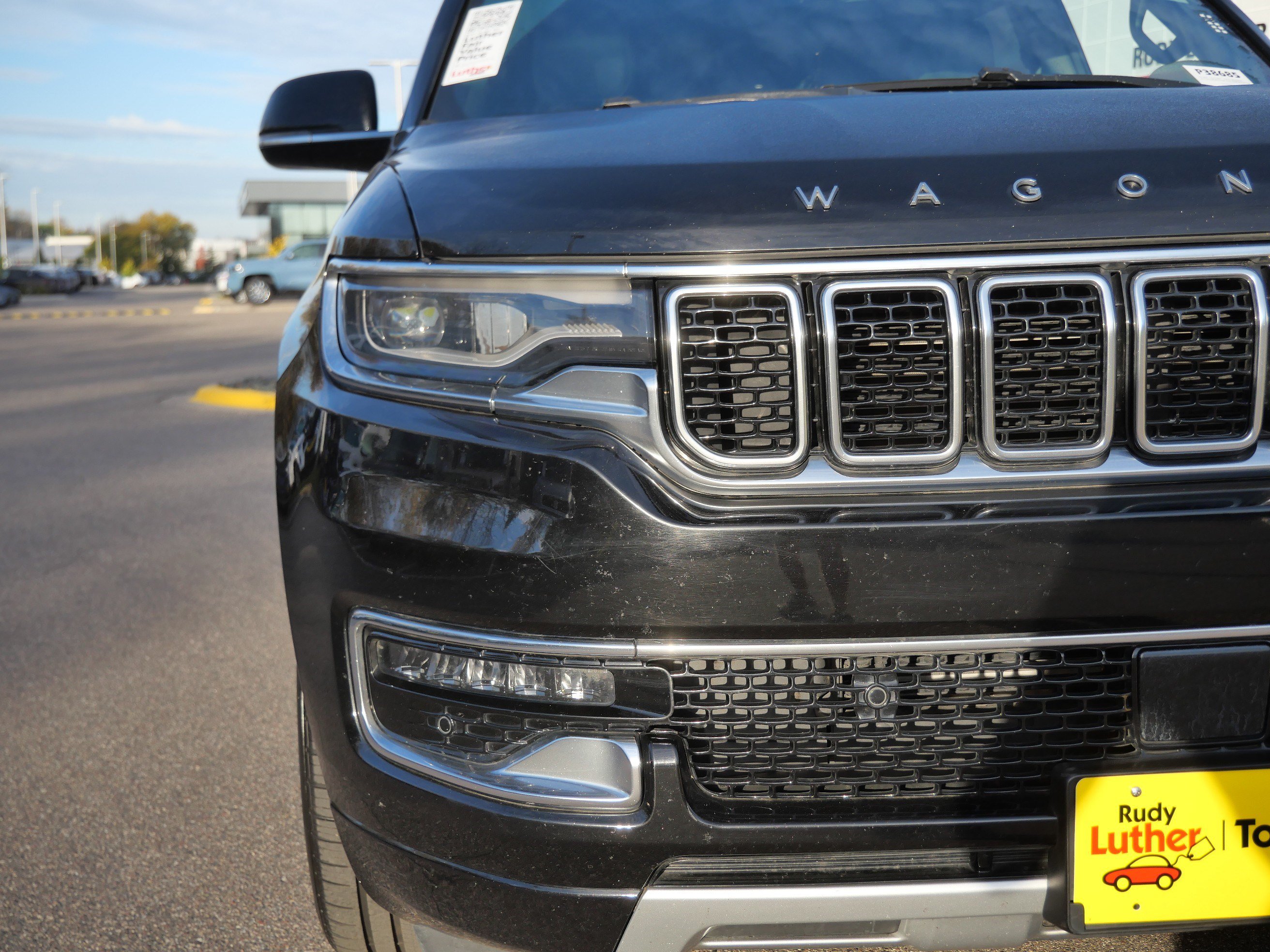 Used 2024 Jeep Wagoneer L Series II AWD/4WD image 16