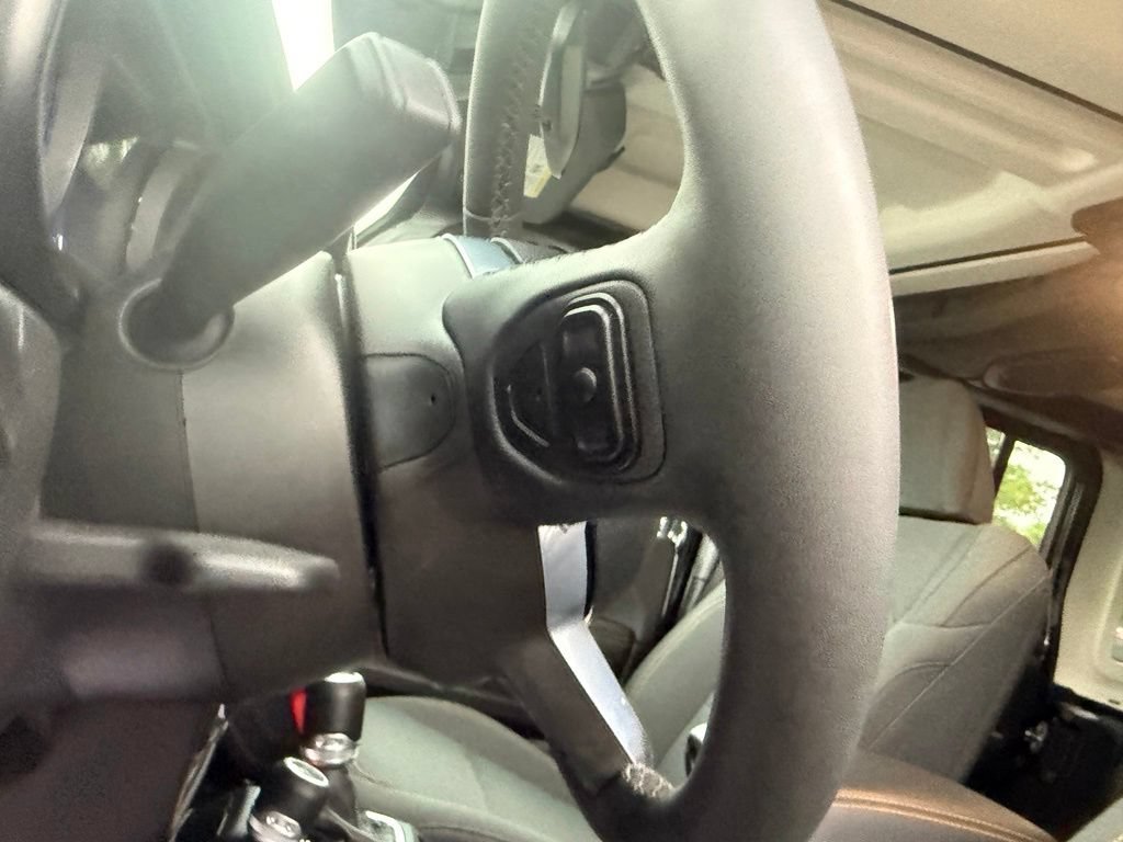 Used 2025 Jeep Wrangler Unlimited Sahara w/ Safety Group AWD/4WD image 14