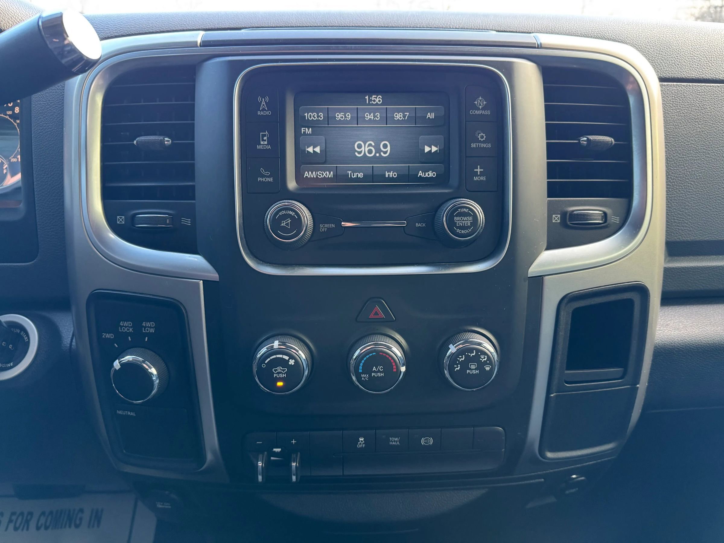 Used 2016 RAM 2500 SLT AWD/4WD image 25