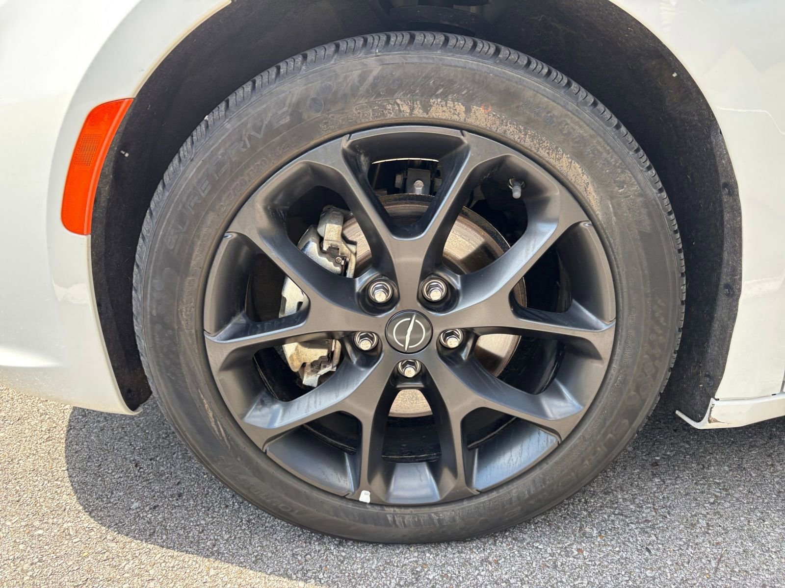 Used 2025 Chrysler Pacifica Limited image 35