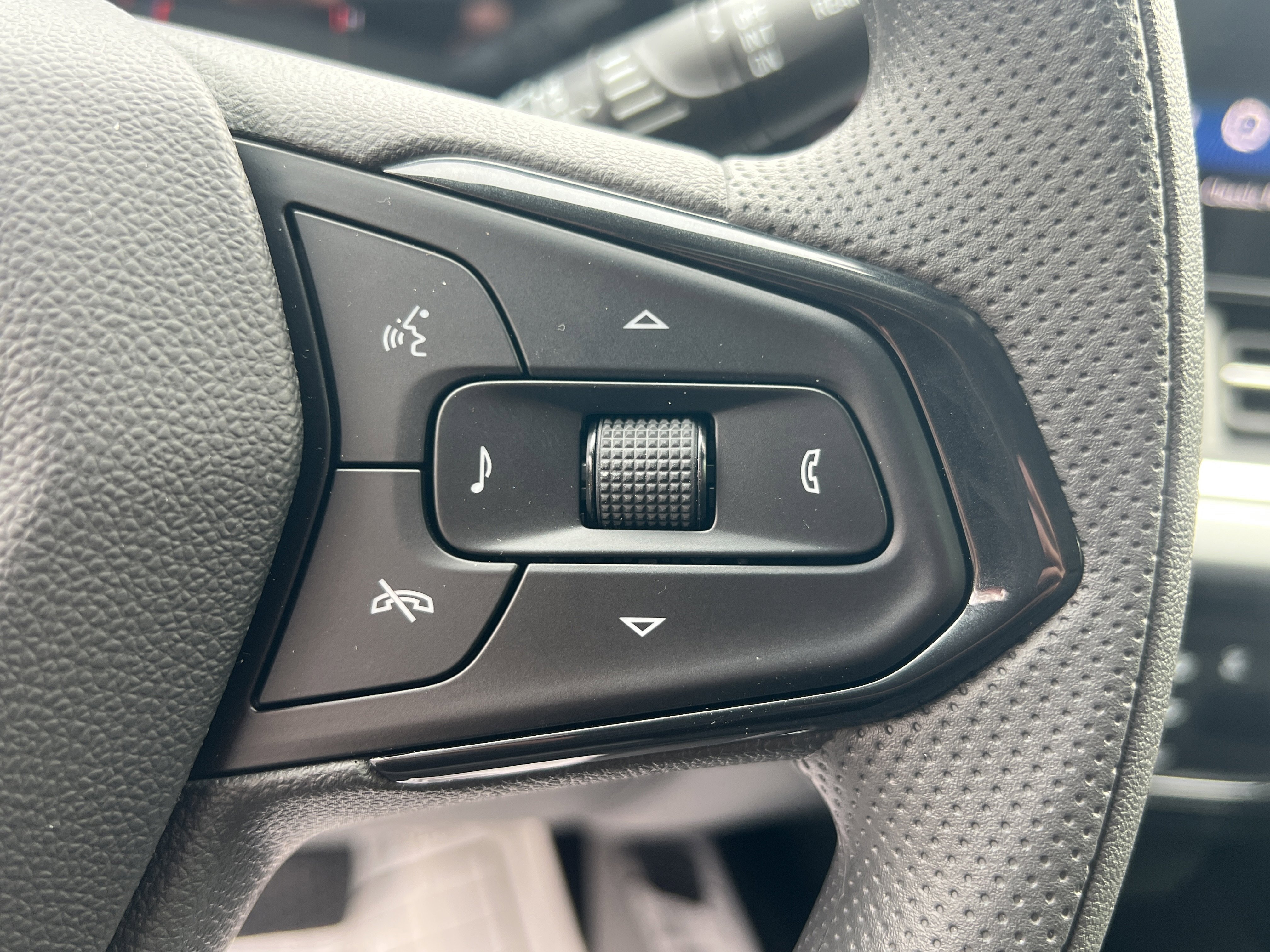 New 2026 Chevrolet Trax LT w/ Sunroof Package image 21