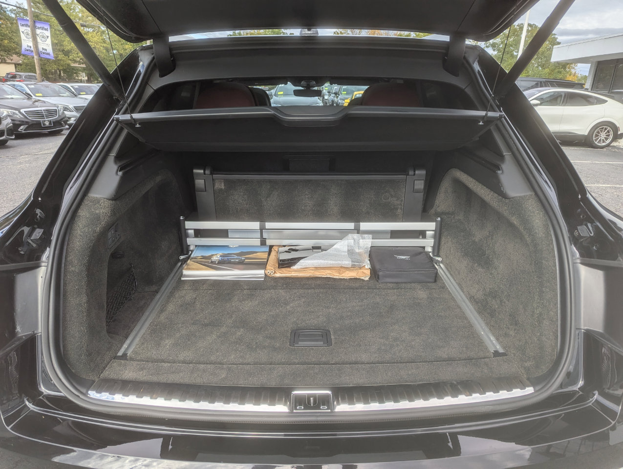 Used 2018 Bentley Bentayga Mulliner image 54