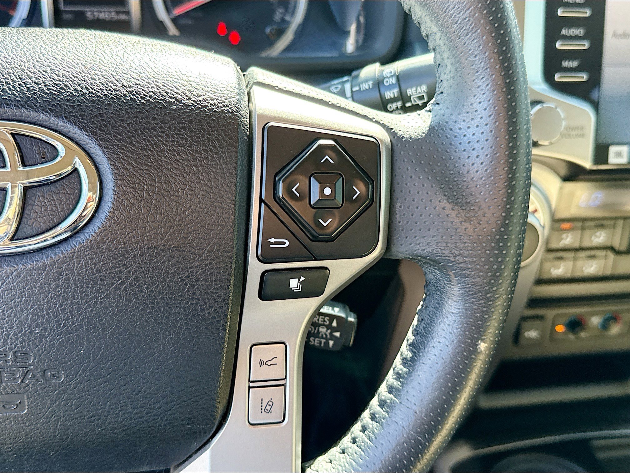 Used 2020 Toyota 4Runner Limited image 36