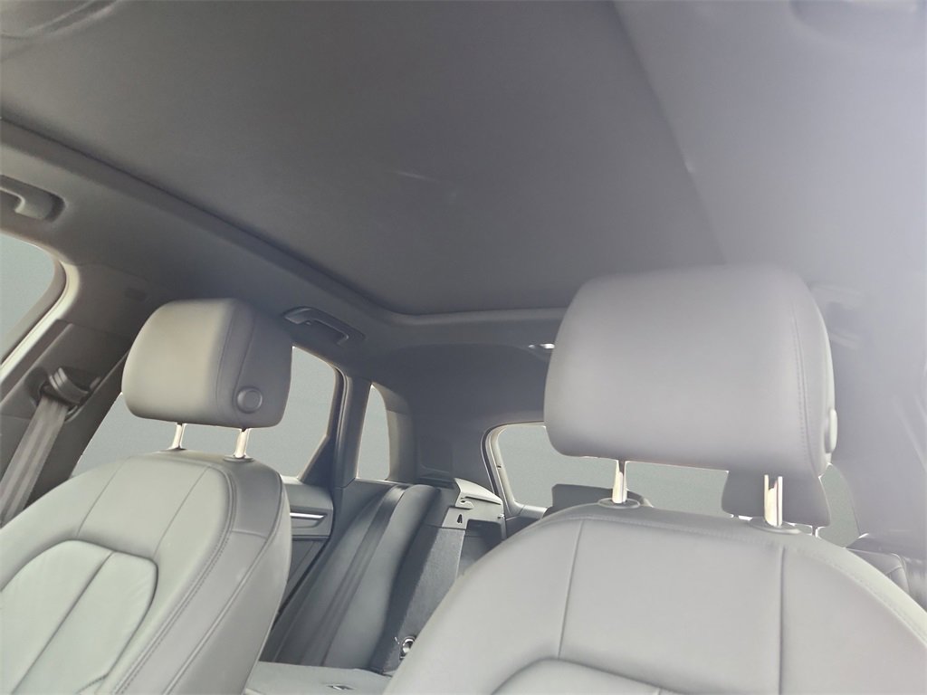 Used 2020 Audi Q3 2.0T Premium image 11