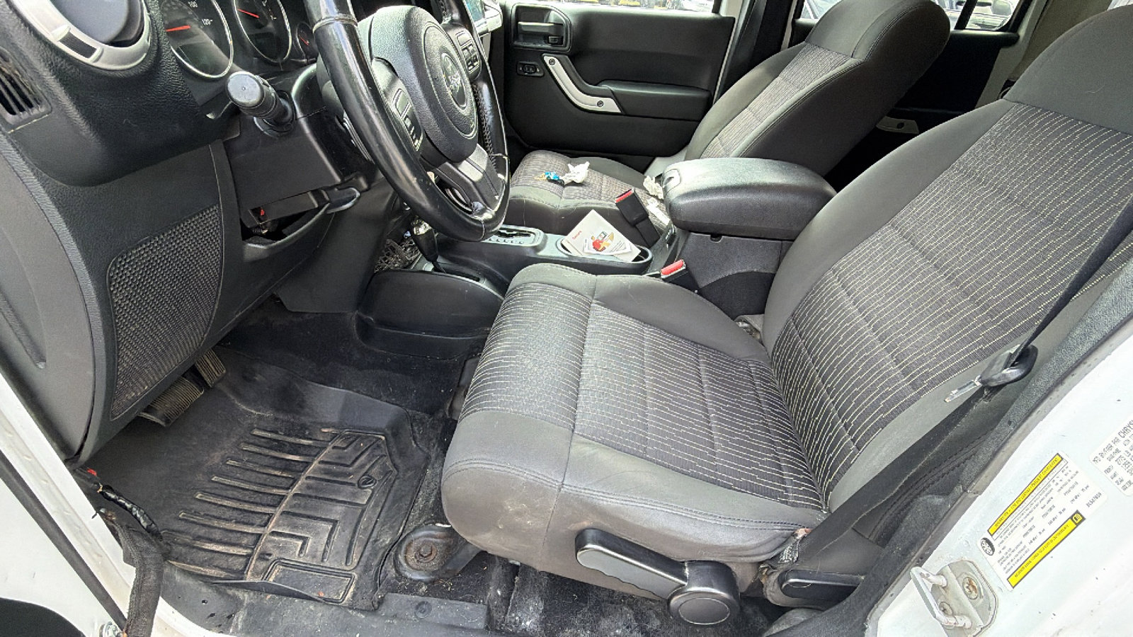 Used 2011 Jeep Wrangler Unlimited Sahara AWD/4WD image 16