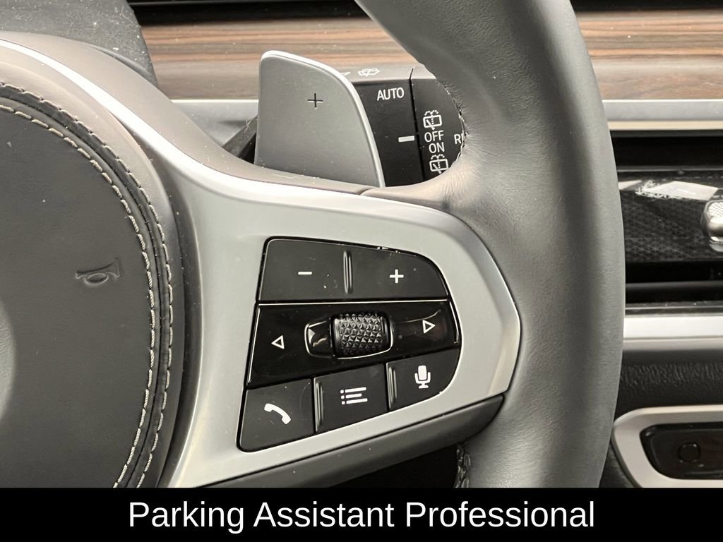 Used 2025 BMW X7 xDrive40i w/ M Sport Package image 17