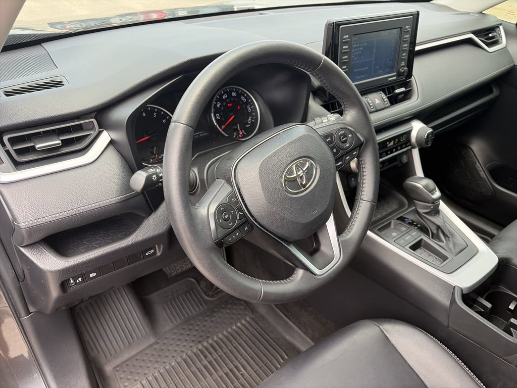 Used 2022 Toyota RAV4 XLE Premium FWD image 10