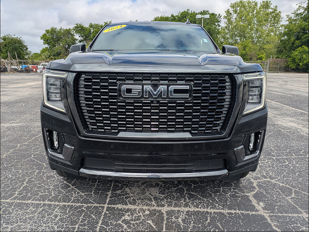 Used 2024 GMC Yukon XL Denali Ultimate AWD/4WD image 9