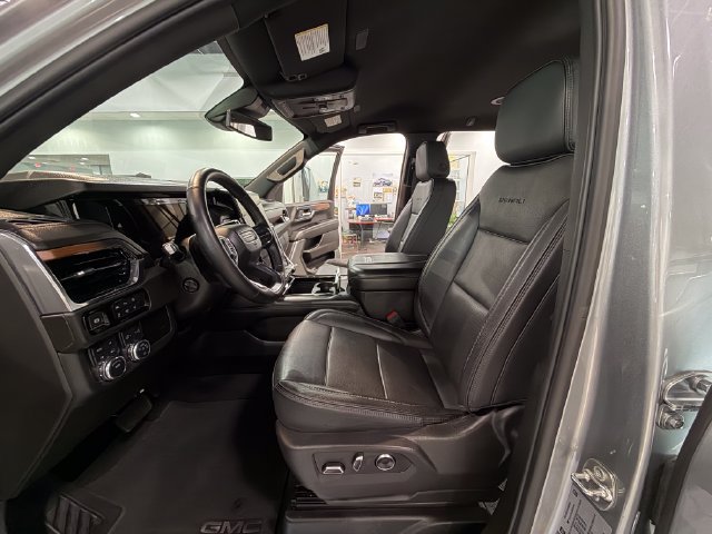 Used 2025 GMC Yukon Denali AWD/4WD image 11
