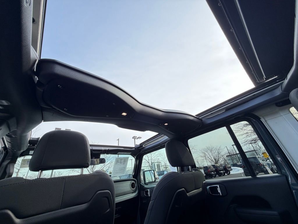 Certified 2025 Jeep Wrangler Unlimited Rubicon 4xe w/ Convenience Group image 33