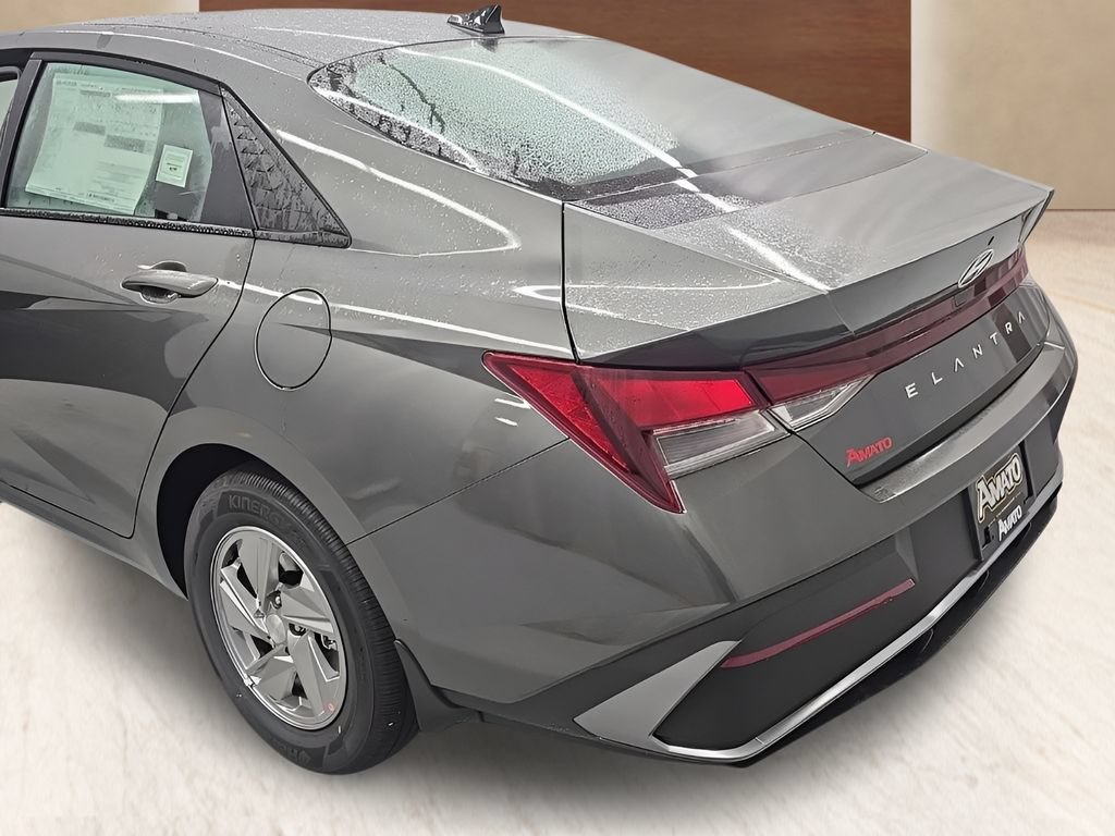 New 2026 Hyundai Elantra SE FWD image 38