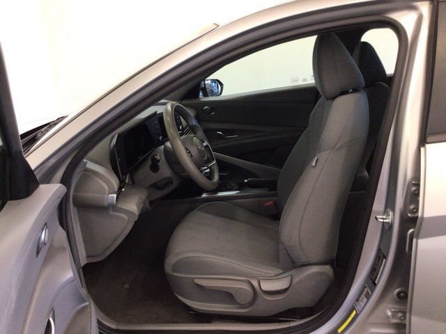 Used 2021 Hyundai Elantra SE FWD image 10