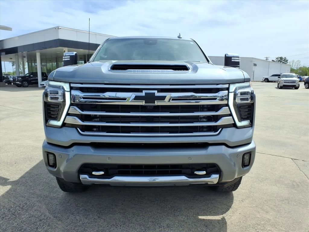 Used 2024 Chevrolet Silverado 2500 High Country w/ Technology Package image 2