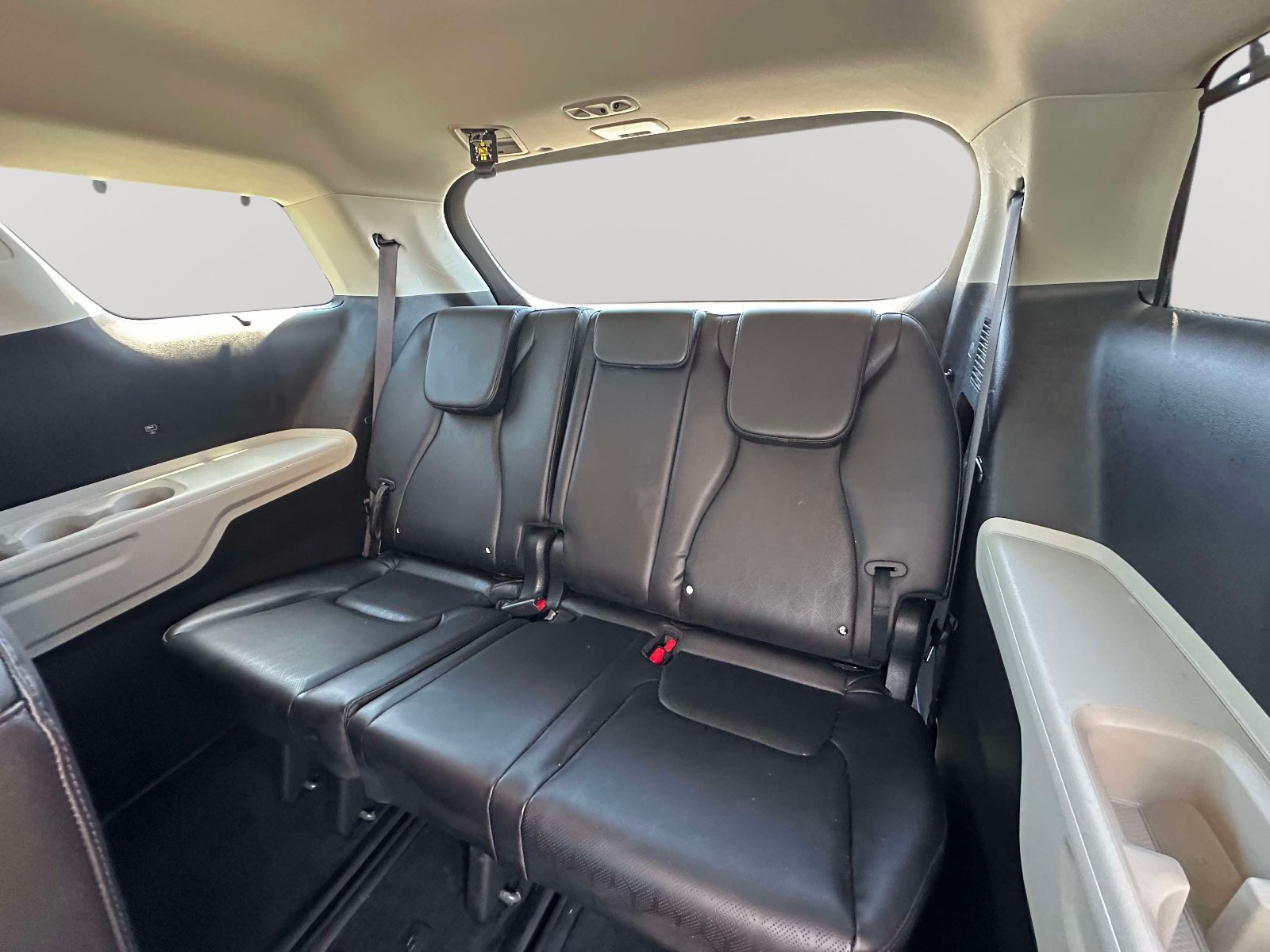 Used 2024 Kia Carnival EX FWD image 27