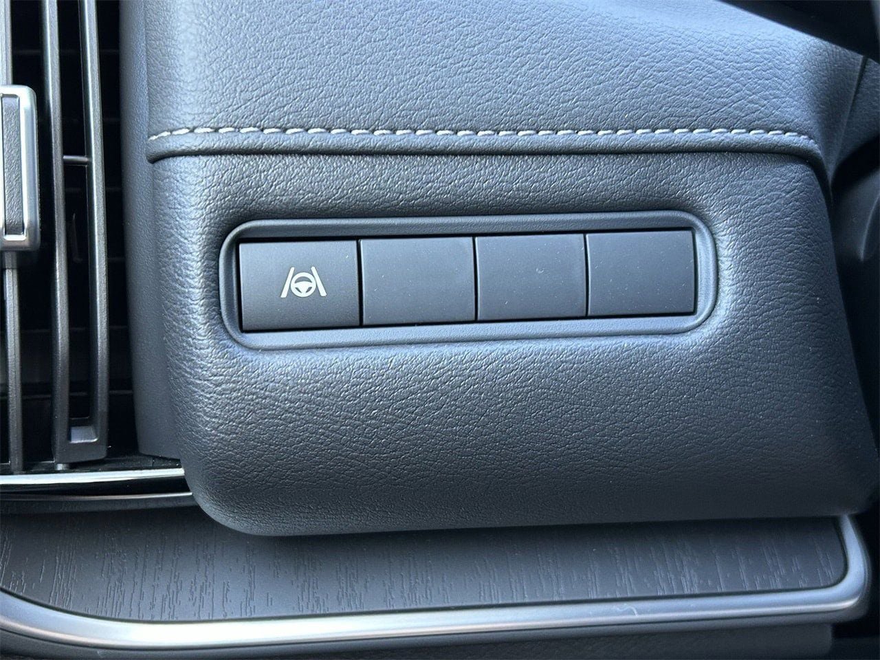 New 2026 Nissan Armada SV image 32