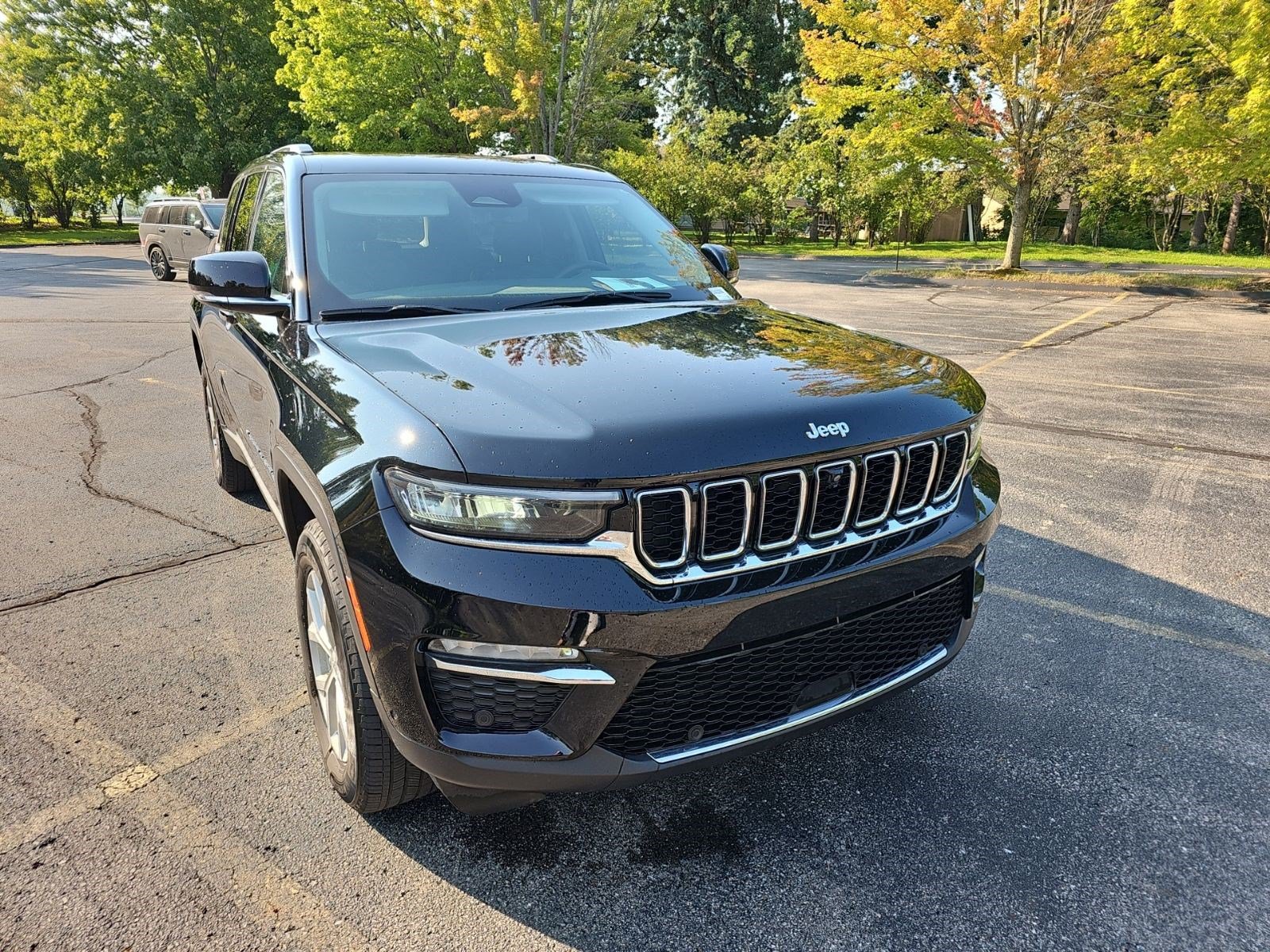 Used 2023 Jeep Grand Cherokee Limited w/ Luxury Tech Group II AWD/4WD image 8