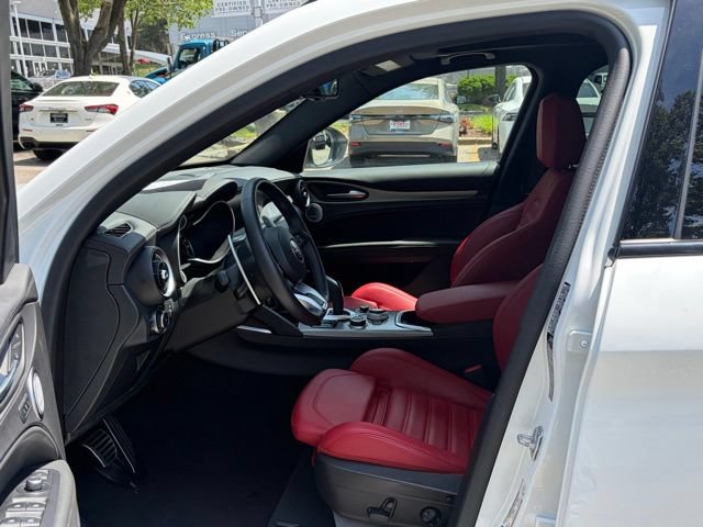 Used 2023 Alfa Romeo Stelvio Veloce AWD/4WD image 22