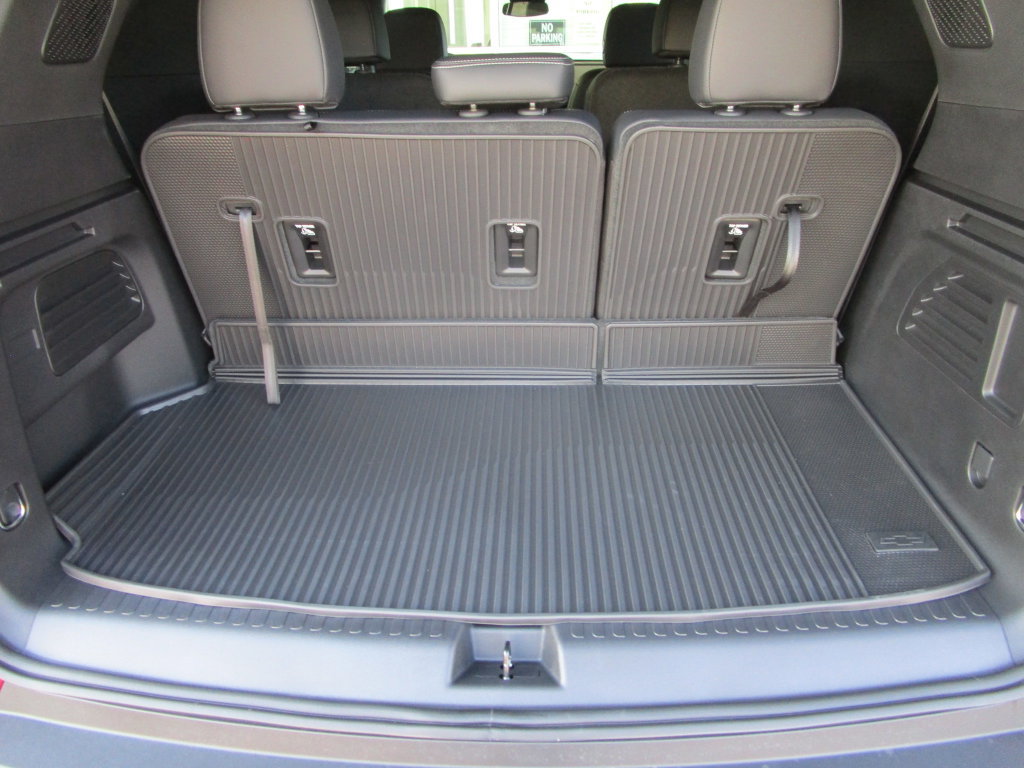 New 2027 Chevrolet Traverse LT w/ Sun and Wheel Package FWD image 14