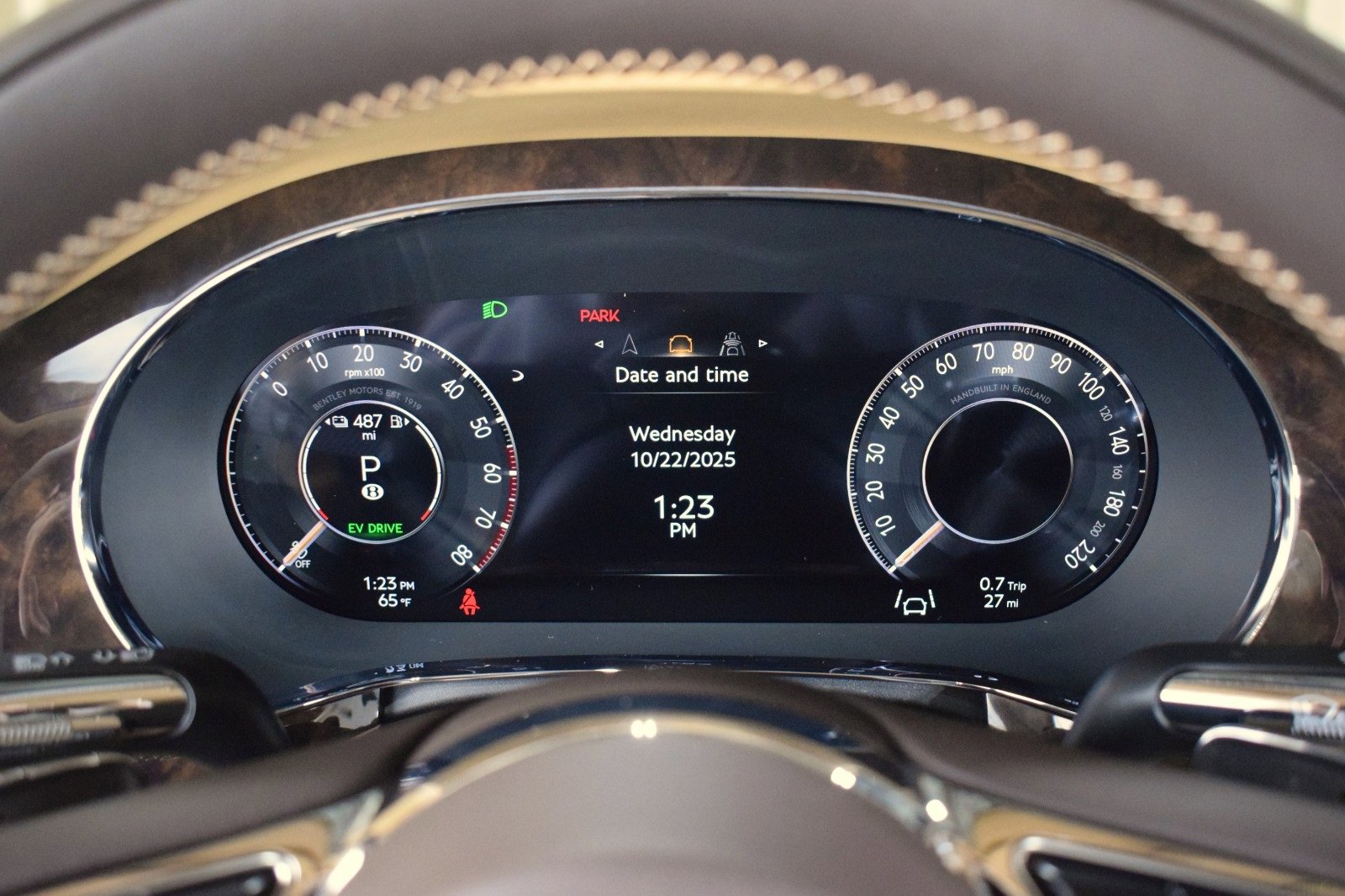 New 2026 Bentley Flying Spur Azure image 29