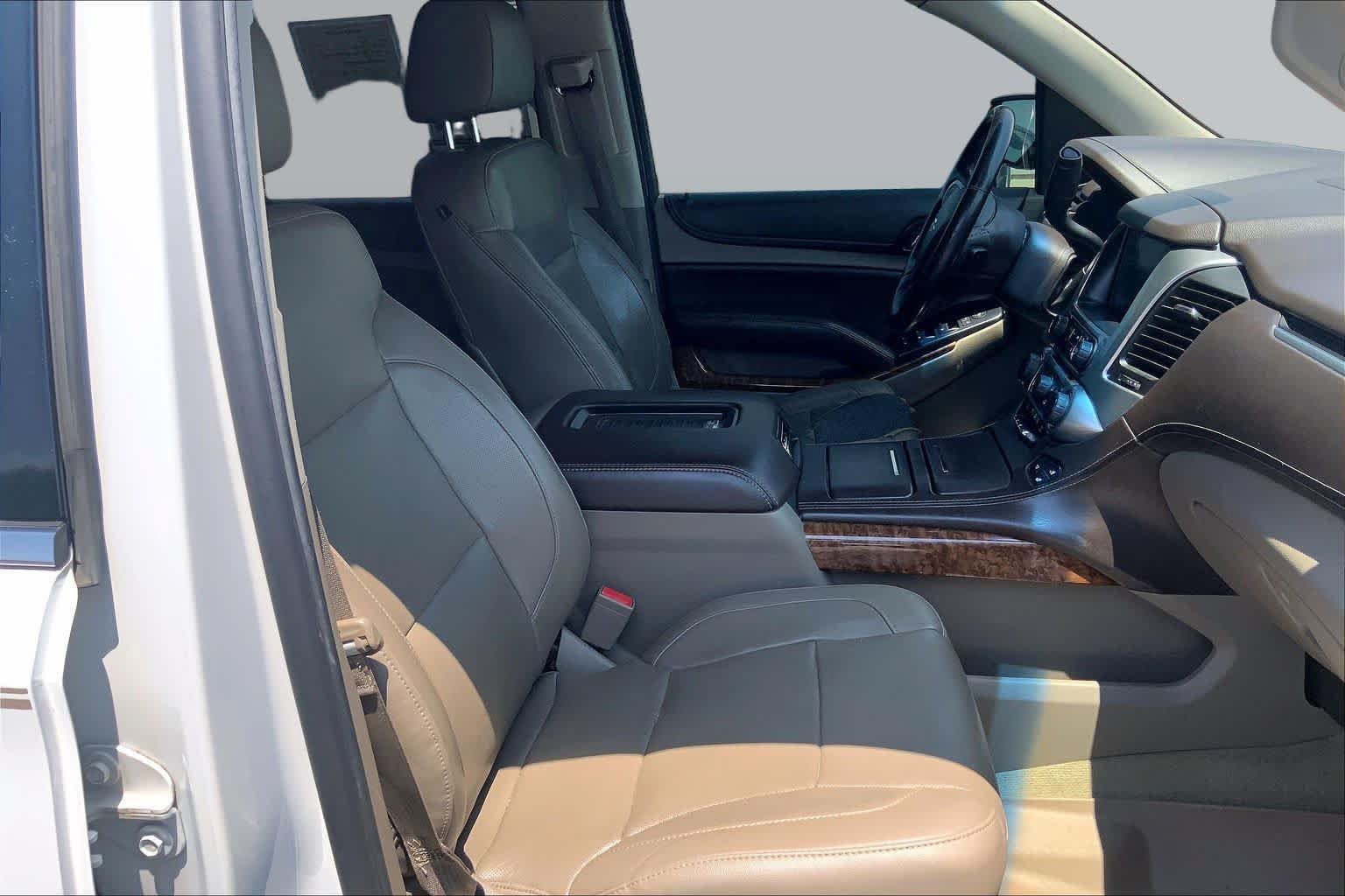 Used 2016 Chevrolet Suburban LTZ RWD image 9