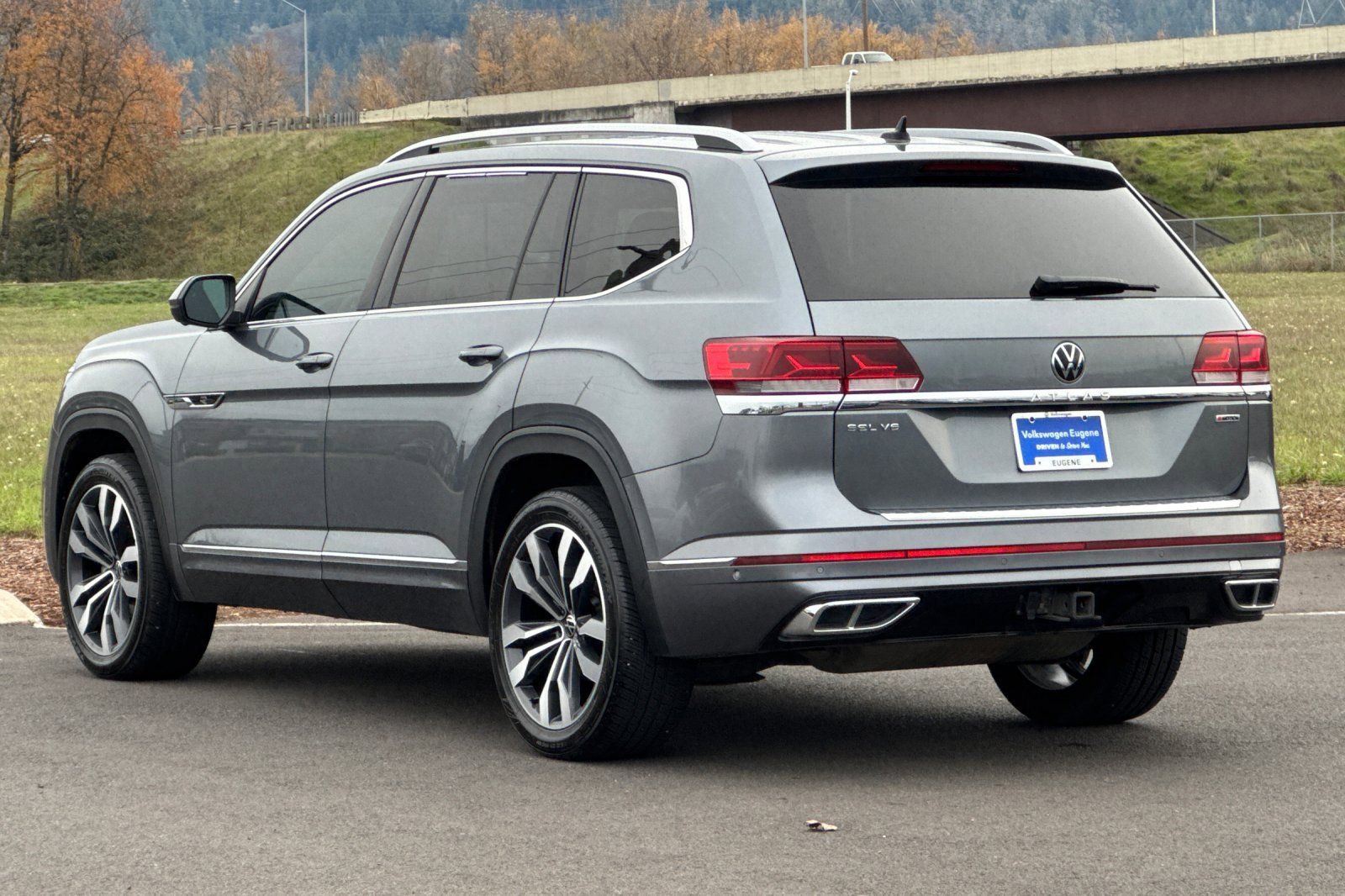 Used 2022 Volkswagen Atlas SEL Premium image 5