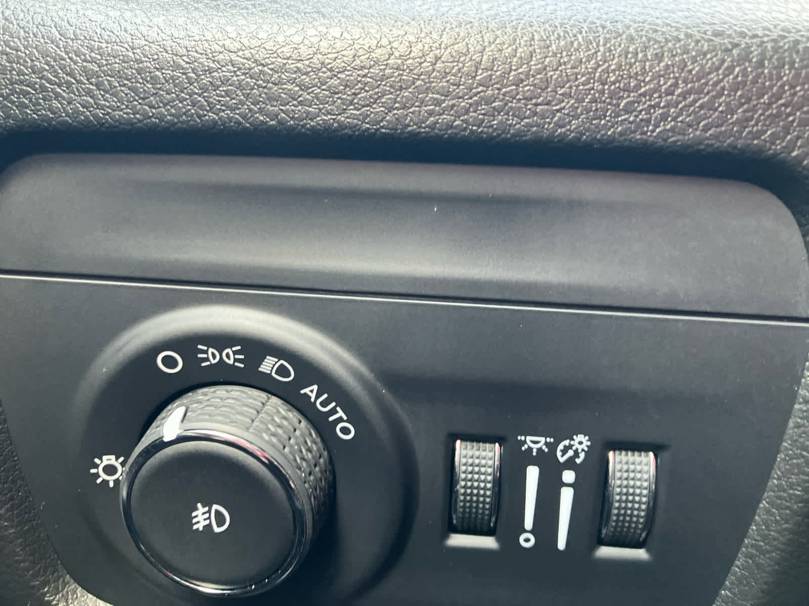 Used 2025 Jeep Grand Cherokee L Limited w/ Luxury Tech Group II image 14