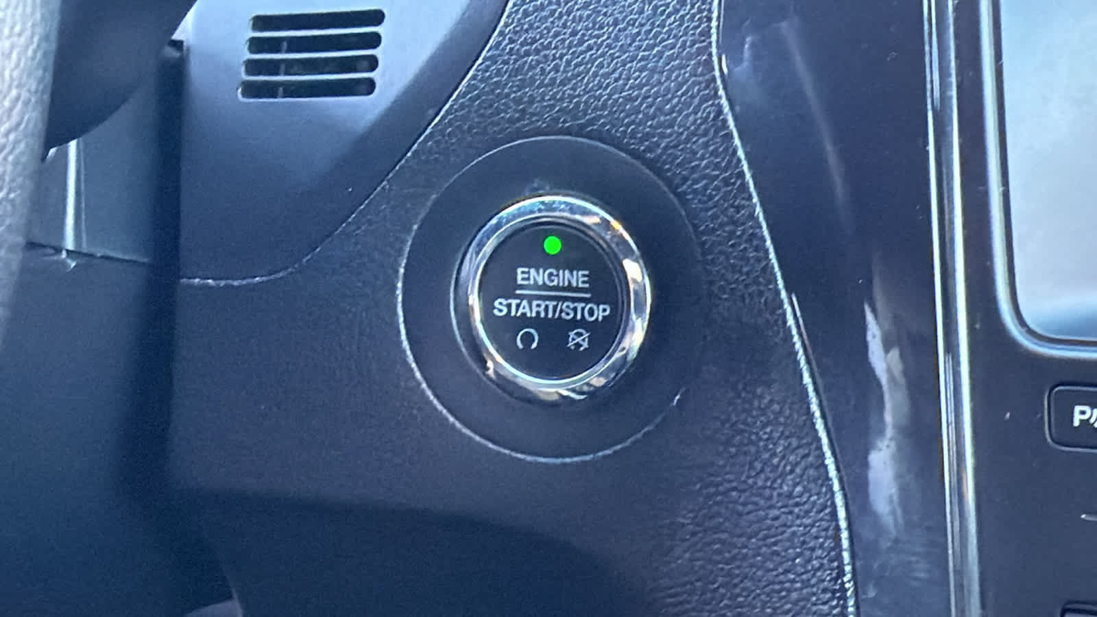 Used 2019 Ford Explorer XLT w/ Equipment Group 202A FWD image 17
