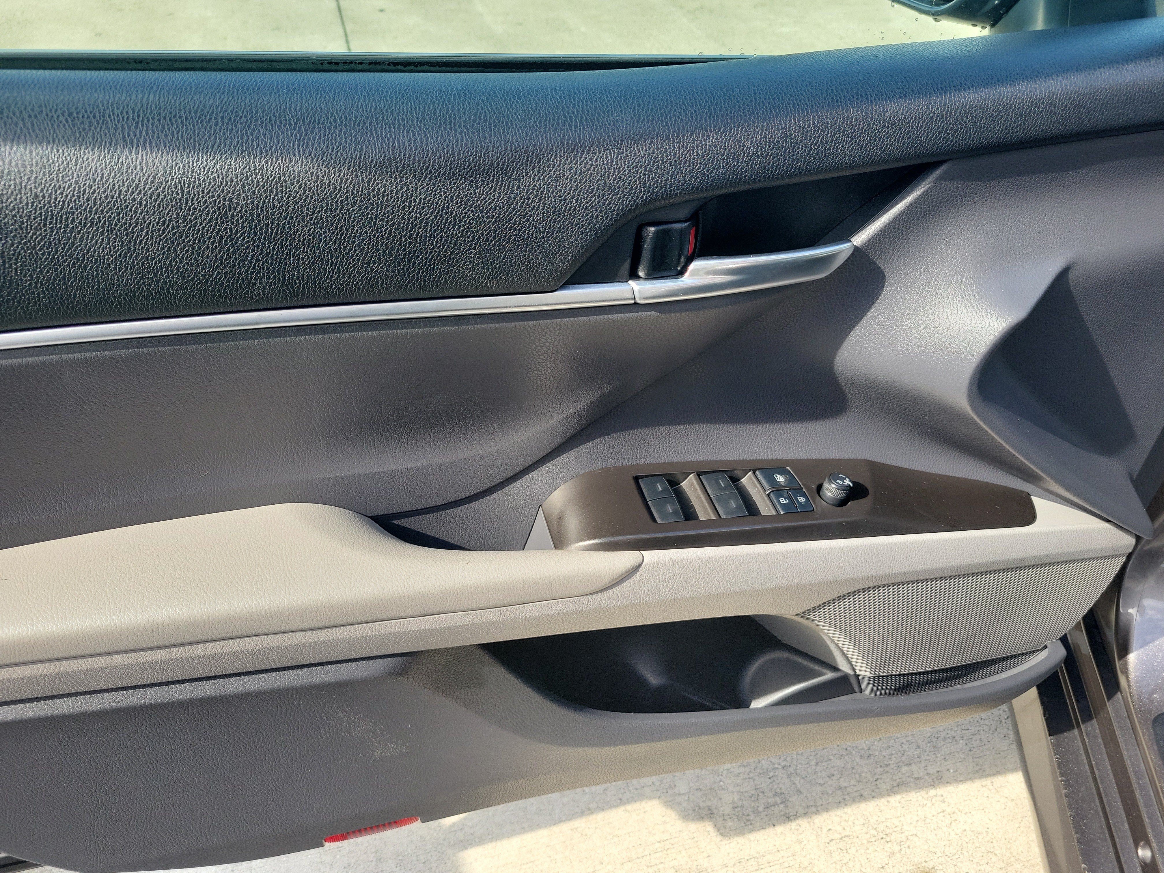 Used 2021 Toyota Camry LE w/ Convenience Package FWD image 19