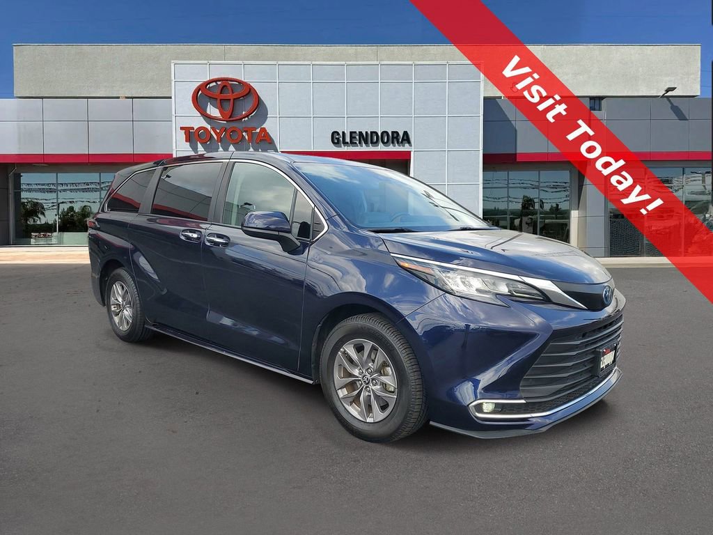 Used 2022 Toyota Sienna XLE