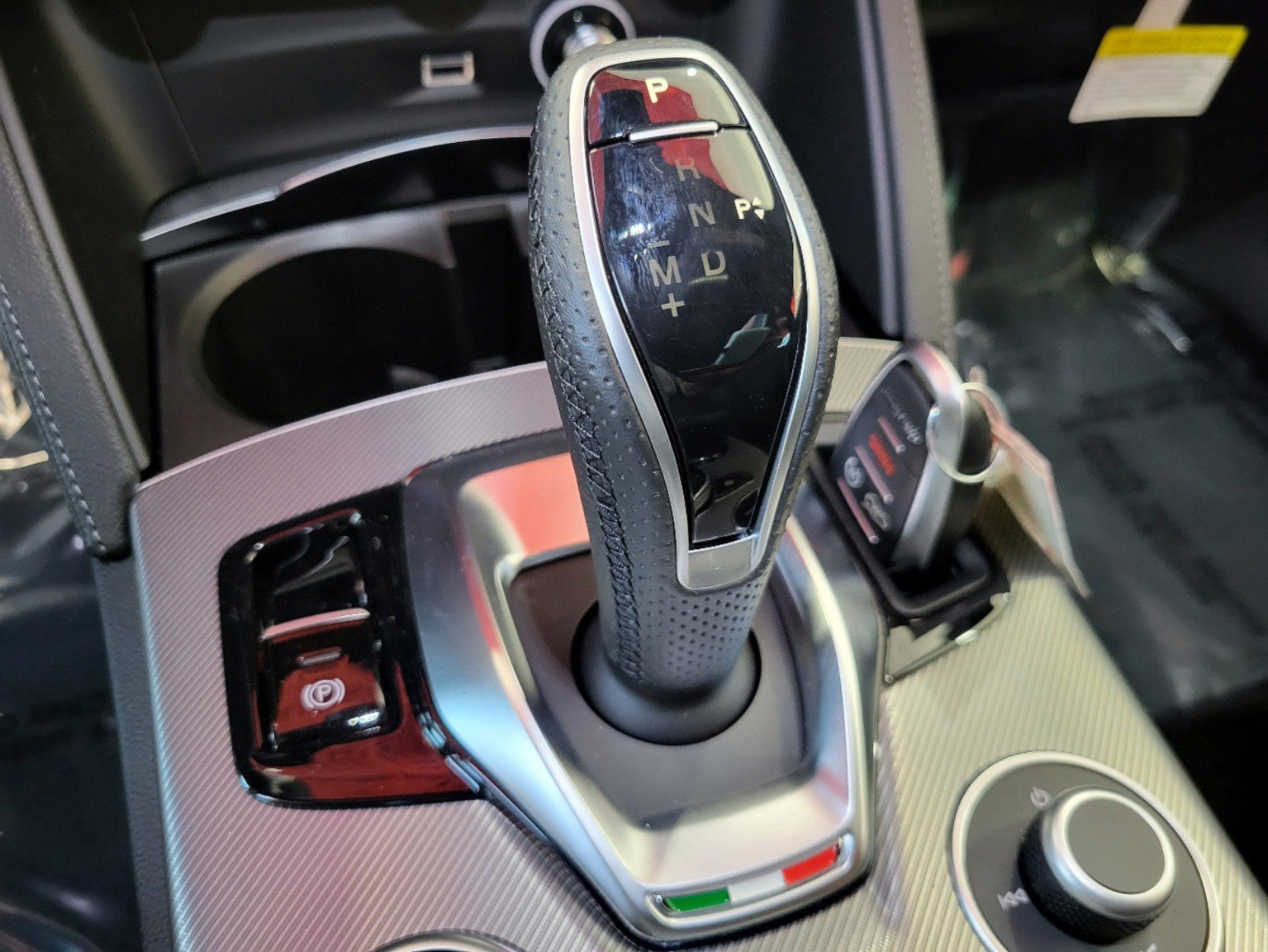 New 2025 Alfa Romeo Stelvio Sprint AWD/4WD image 43