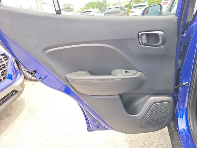 Used 2025 Hyundai Venue Limited FWD image 9