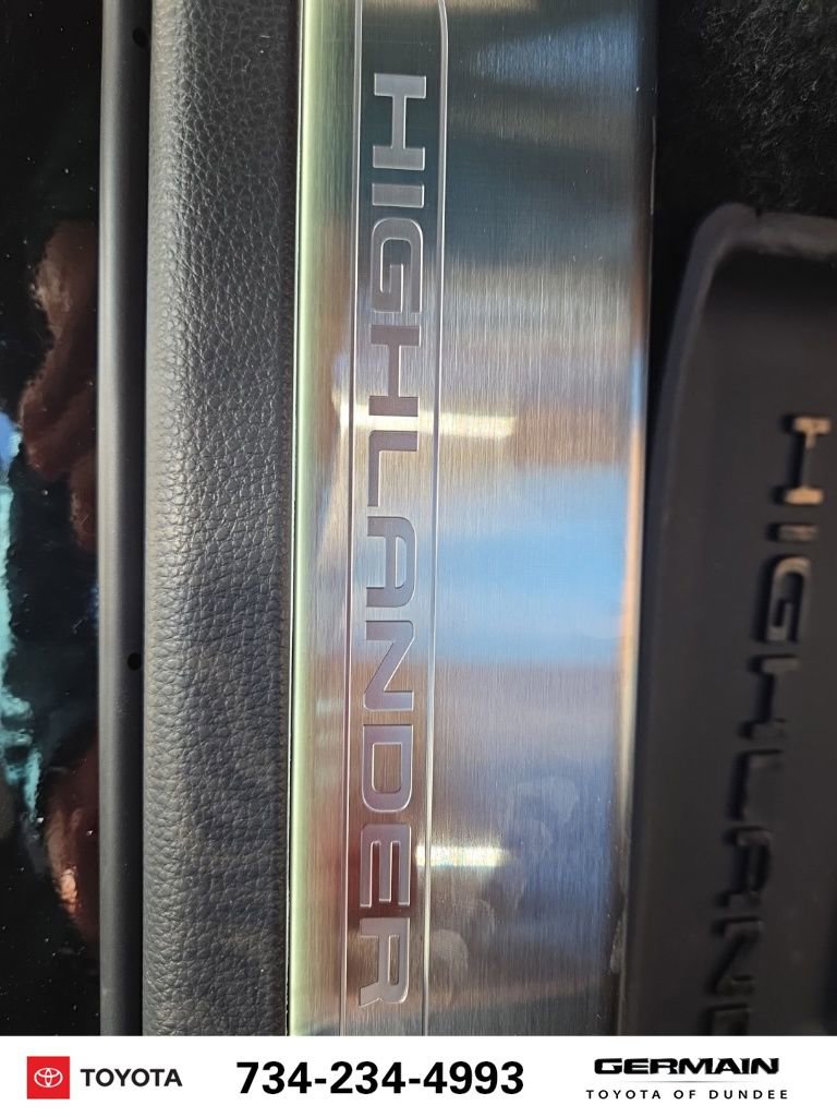 New 2026 Toyota Highlander Platinum image 27