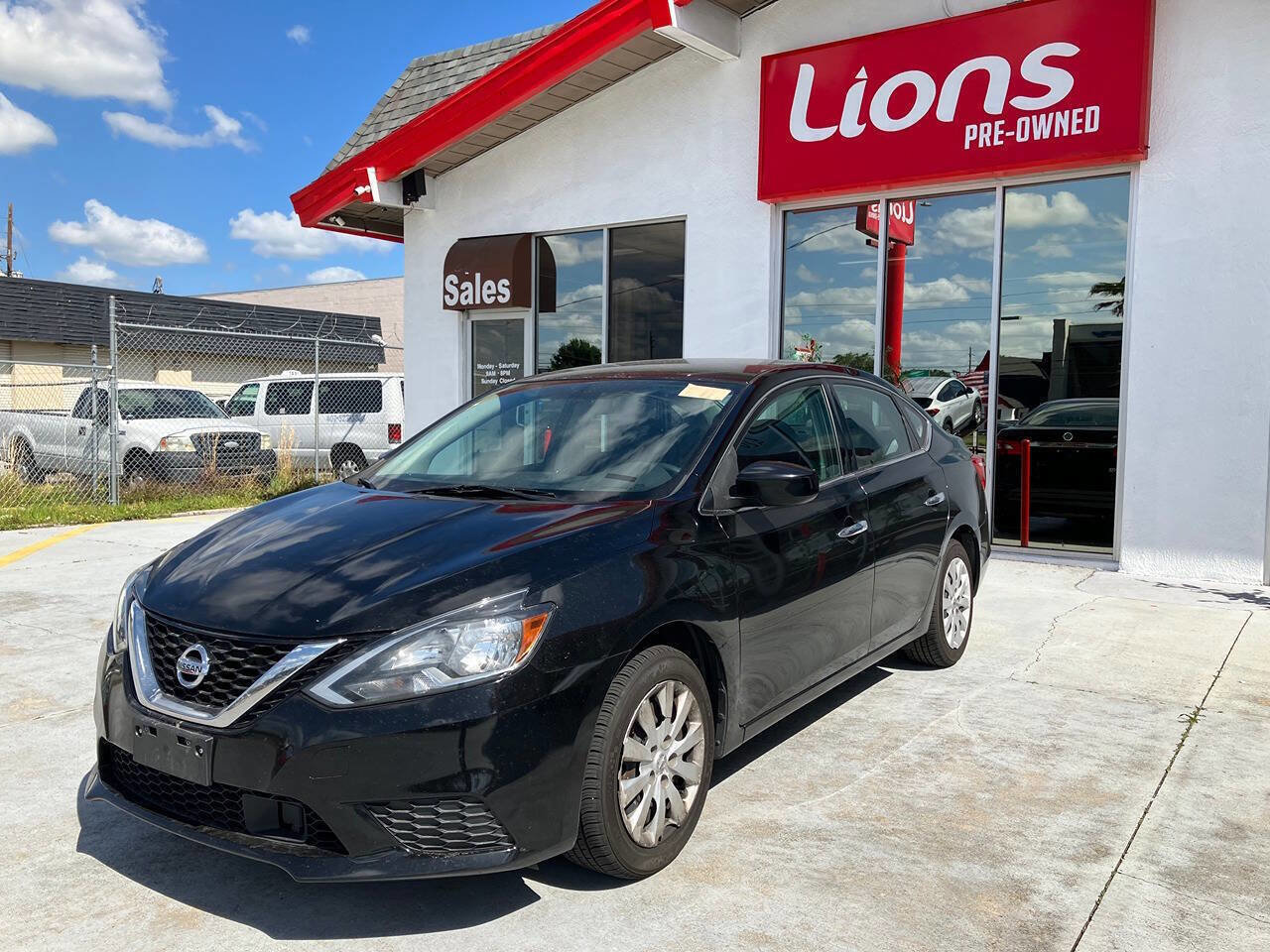 Used 2019 Nissan Sentra SV FWD image 3