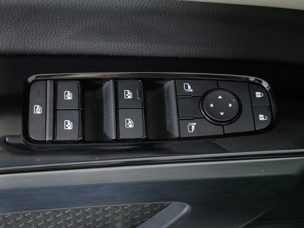Used 2025 Nissan Pathfinder SL AWD/4WD image 21