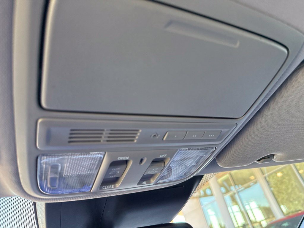 Used 2022 Honda CR-V Touring image 40
